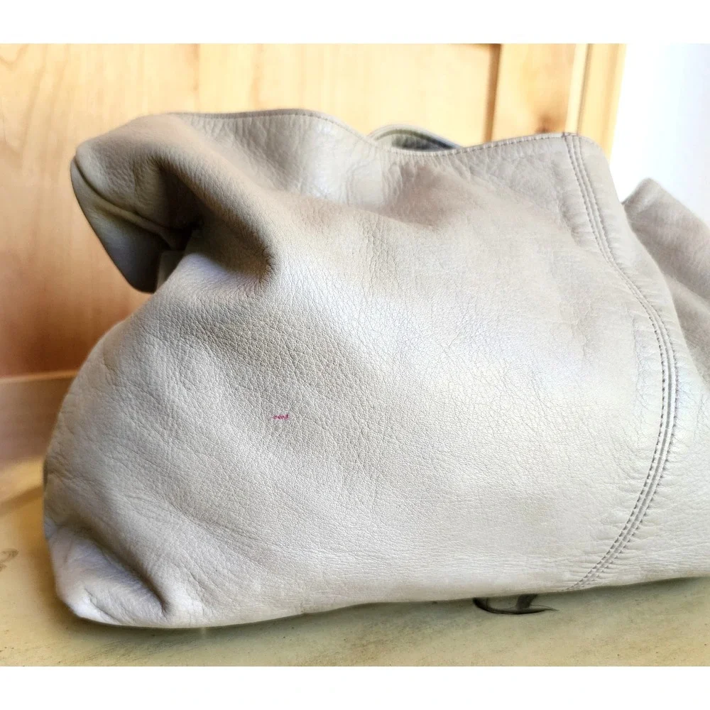 1 Metre Carre 100% Leather‎ Gray Beige Slouchy Handbag Quiet Luxury Minimalist